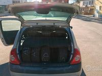 Usata Renault Clio II 58 CV (42 kW) 2004 Grigio Berlina