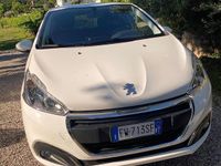 Begagnad Peugeot 208 100 HK (73 kW) 2019 Vit Halvkombi
