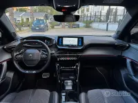 Usata Peugeot 2008 GT 131 CV (96 kW) 2022 Bianco SUV