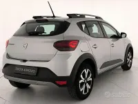 Usata Dacia Sandero Comfort 101 CV (74 kW) 2022 Argento Berlina