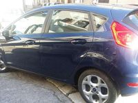 Gebraucht Ford Fiesta 92 PS (67 kW) 2012 Blau Limousine