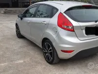 Usata Ford Fiesta 70 CV (51 kW) 2012 Grigio Utilitaria