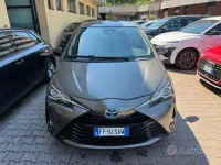 Usata Toyota Yaris Hybrid Business Edition 73 CV (53 kW) 2018 Grigio Berlina