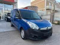 Usata Opel Combo 105 CV (77 kW) 2013 Blu Monovolume