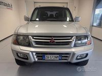 Usata Mitsubishi Pajero 116 CV (85 kW) 2001 Grigio SUV