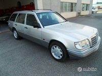 Usata Mercedes E200 136 CV (100 kW) 1994 Grigio Station wagon