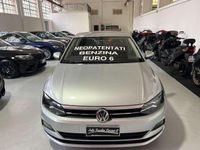 Usata VW Polo Comfortline 75 CV (55 kW) 2018 Grigio chiaro Berlina