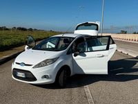 Usata Ford Fiesta 96 CV (70 kW) 2010 Bianco Berlina