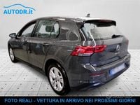 Usata VW Golf VIII Life 131 CV (96 kW) 2022 Grigio Berlina