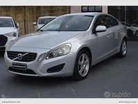 Usata Volvo S60 Momentum 163 CV (119 kW) 2010 Argento Berlina