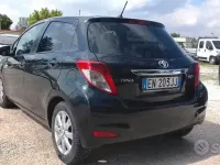 Begagnad Toyota Yaris Lounge 99 HK (72 kW) 2012 Svart Halvkombi