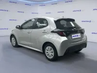 Usata Toyota Yaris Hybrid Active 92 CV (67 kW) 2025 Silver metallic Berlina