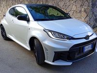Usata Toyota Yaris 280 CV (205 kW) 2024 Bianco Berlina
