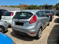 Usata Ford Fiesta 70 CV (51 kW) 2012 Grigio Berlina