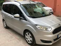 Usata Ford Tourneo Courier 75 CV (55 kW) 2015 Grigio Monovolume