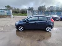 Usata Ford Fiesta 70 CV (51 kW) 2012 Grigio Utilitaria