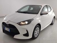 Usata Toyota Yaris Hybrid Active 92 CV (67 kW) 2025 Bianco Berlina