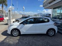 Usata Peugeot 208 Active 82 CV (60 kW) 2013 Bianco Utilitaria
