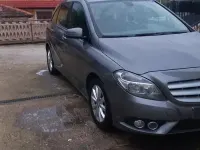 Usata Mercedes B180 122 CV (89 kW) 2012 Grigio Utilitaria