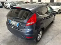 Usata Ford Fiesta Titanium 97 CV (71 kW) 2010 Grigio Berlina