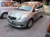 Usata Toyota Yaris Sol 69 CV (50 kW) 2007 Grigio Utilitaria