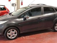 Usata Ford Fiesta Titanium 101 CV (74 kW) 2016 Grigio Berlina