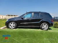 Usata Mercedes ML320 225 CV (165 kW) 2007 Nero SUV