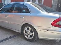Usata Mercedes E220 Avantgarde 170 CV (125 kW) 2007 Grigio Berlina