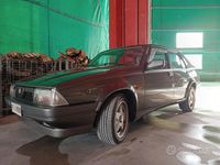 Usata Alfa Romeo 75 148 CV (108 kW) 1990 Grigio Berlina