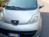Usata Peugeot 107 68 CV (50 kW) 2006 Argento Utilitaria