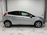Usata Ford Fiesta Titanium 95 CV (69 kW) 2016 Argento Utilitaria