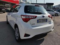 Usata Toyota Yaris Hybrid Business Edition 73 CV (53 kW) 2020 Bianco Berlina