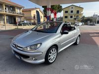 Usata Peugeot 206 CC 108 CV (79 kW) 2002 Grigio Cabrio