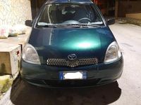 Usata Toyota Yaris Sol 68 CV (50 kW) 1999 Verde Berlina