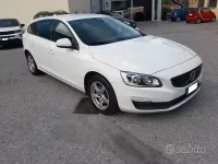 Usata Volvo V60 R-Design 120 CV (88 kW) 2018 Bianco Station wagon