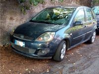 Usata Ford Fiesta 70 CV (51 kW) 2007 Grigio Utilitaria