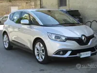 Usata Renault Scénic 120 CV (88 kW) 2021 Grigio Monovolume