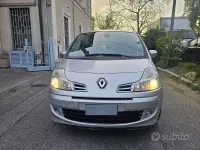 Usata Renault Modus 113 CV (83 kW) 2011 Grigio Monovolume
