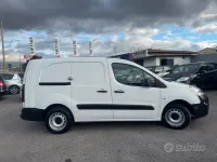 Usata Peugeot Partner Premium 99 CV (72 kW) 2017 Bianco Monovolume