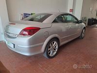 Usata Opel Astra Cabriolet Cosmo 150 CV (110 kW) 2007 Grigio Cabrio