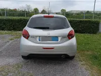 Usata Peugeot 208 GT-line 100 CV (73 kW) 2015 Grigio Utilitaria