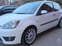 Begagnad Ford Fiesta Ghia 90 HK (66 kW) 2008 Vit Halvkombi