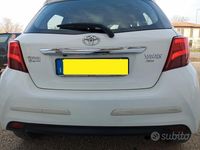 Usata Toyota Yaris Lounge 99 CV (72 kW) 2015 Bianco Utilitaria