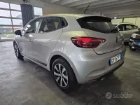 Usata Renault Clio V 101 CV (74 kW) 2023 Grigio Berlina