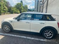 Begagnad Mini ONE 75 HK (55 kW) 2021 Gul Halvkombi