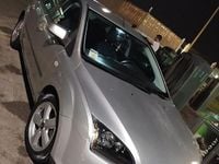 Begagnad Ford Focus 109 HK (80 kW) 2005 Grå Sedan