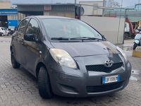 usata Toyota Yaris 1.0 benzina anno 2011