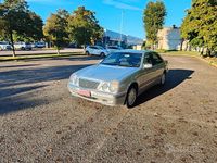 Usata Mercedes E200 Elegance 186 CV (136 kW) 2000 Grigio Berlina