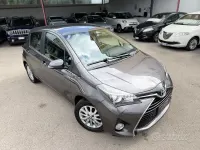 Usata Toyota Yaris Lounge 69 CV (50 kW) 2015 Grigio Utilitaria