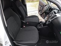 Usata Kia Venga 90 CV (66 kW) 2013 Bianco Utilitaria
